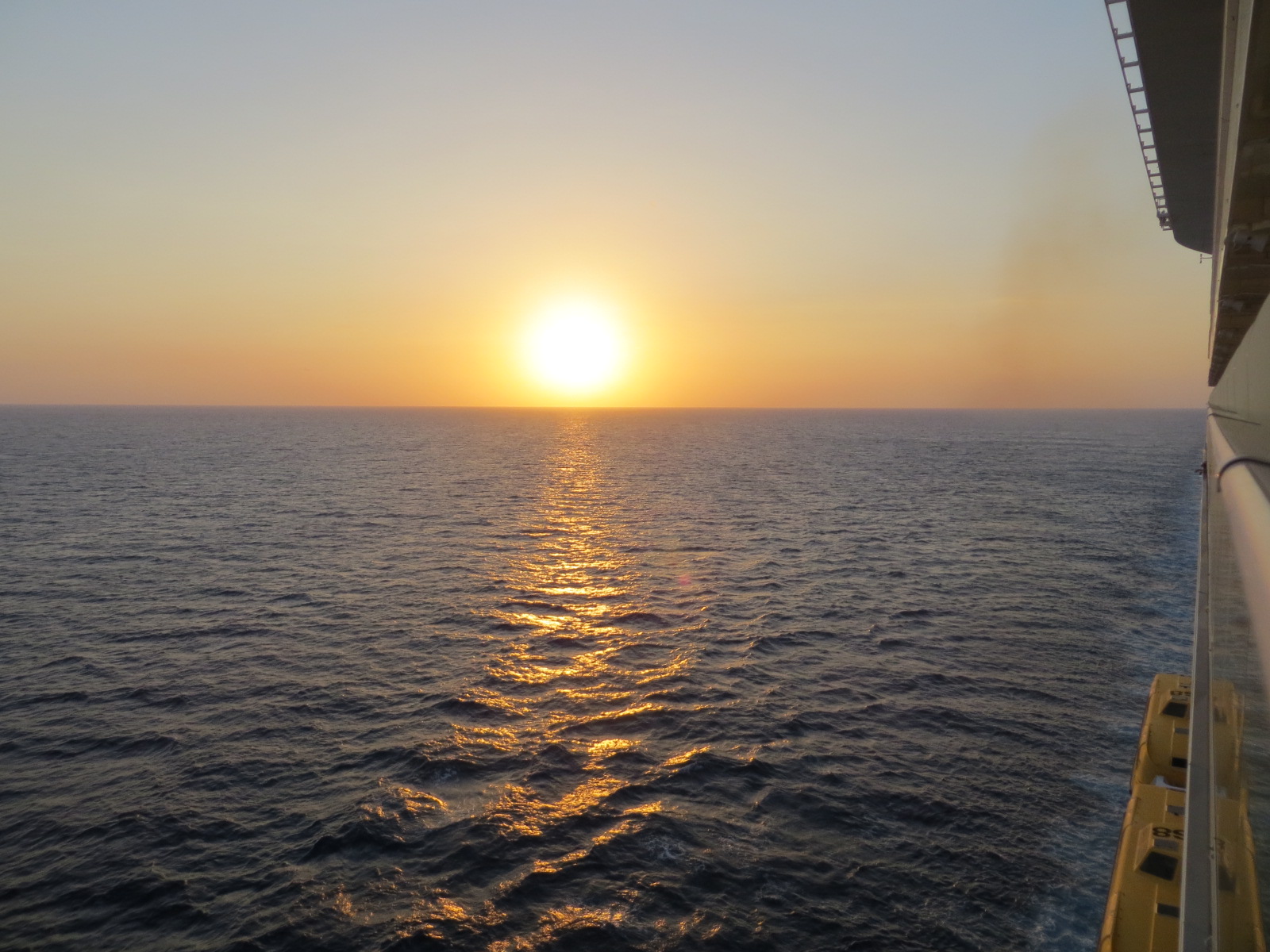Solnedgang fra utvendig balkong