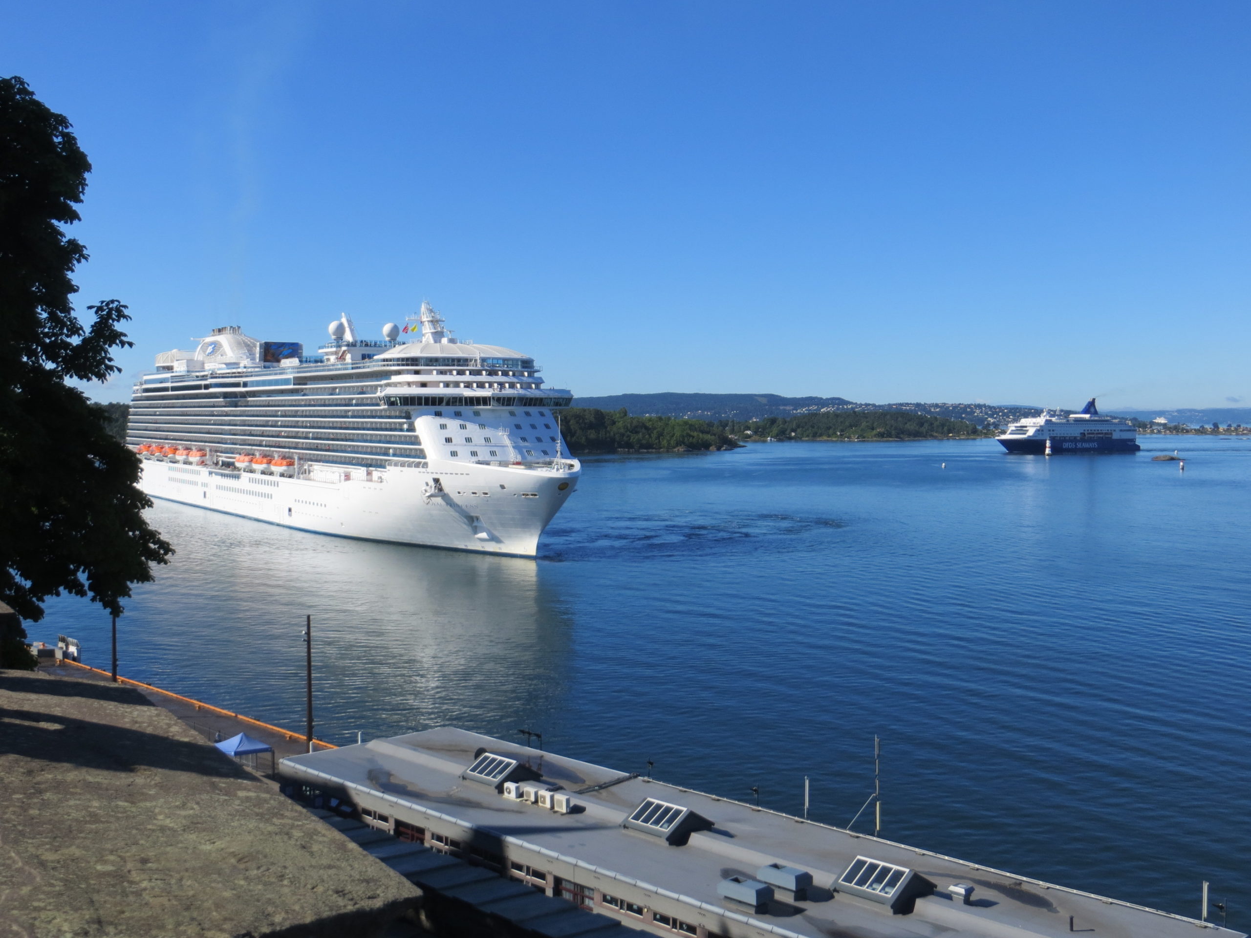 Royal Princess møter DFDS Seaways
